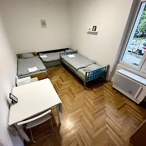 Apartament Hangulatos Lakas Zold Ovezeteben, Budapeszt