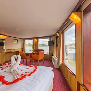 Botel Fortuna Boat, Budapeste